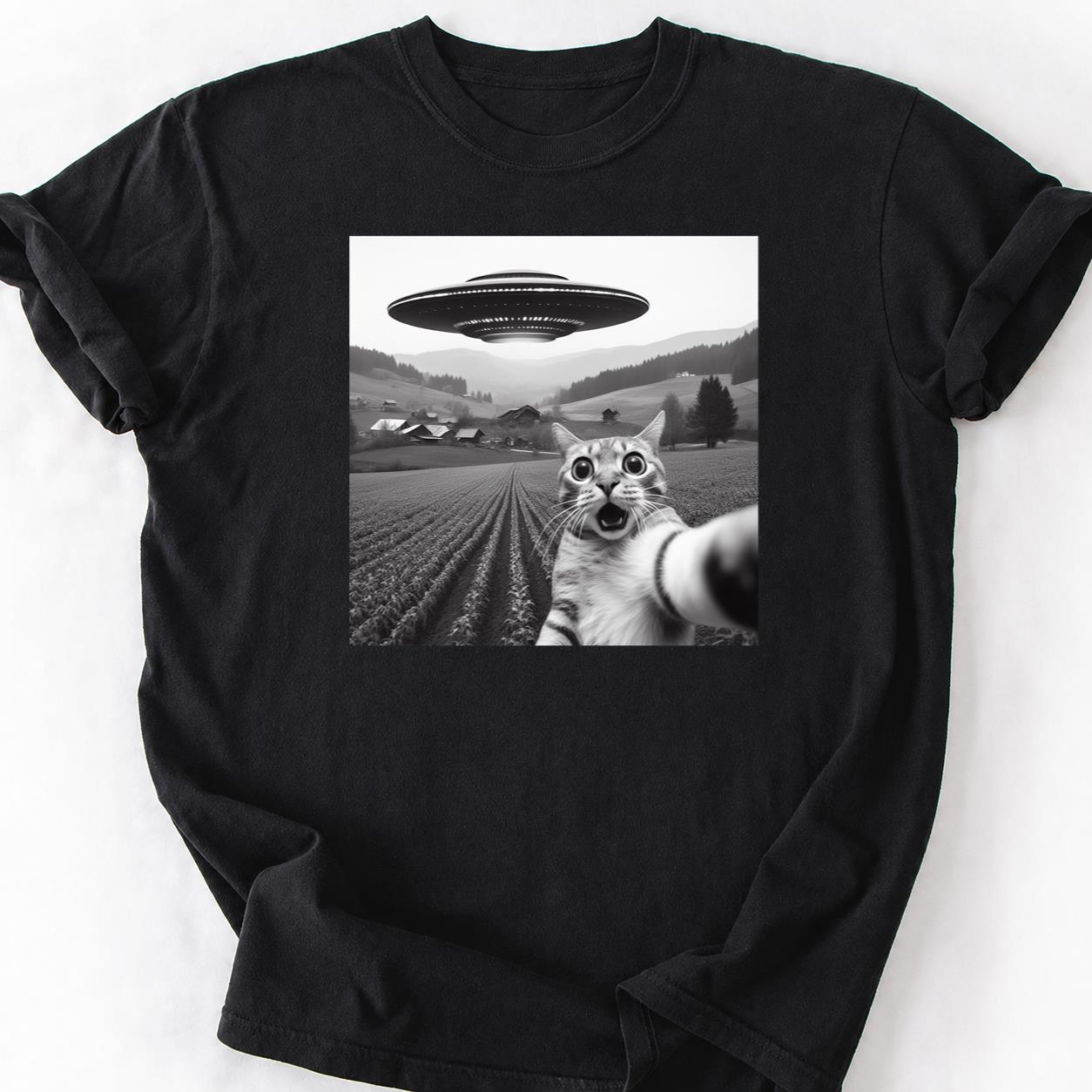 Tabby Cat UFO Selfie Shocked Tee