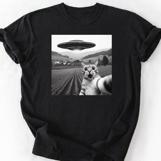 Tabby Cat UFO Selfie Shocked Tee