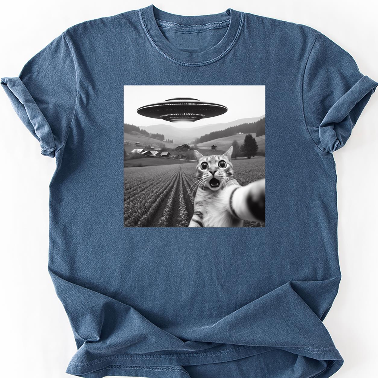 Tabby Cat UFO Selfie Shocked Tee