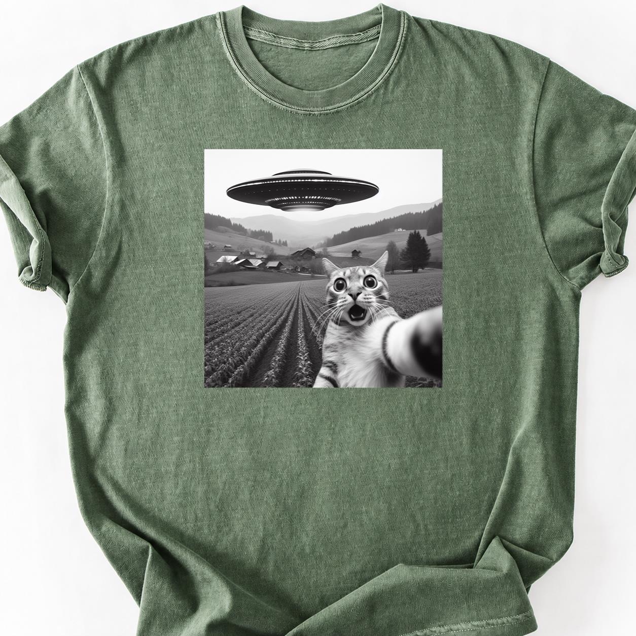 Tabby Cat UFO Selfie Shocked Tee